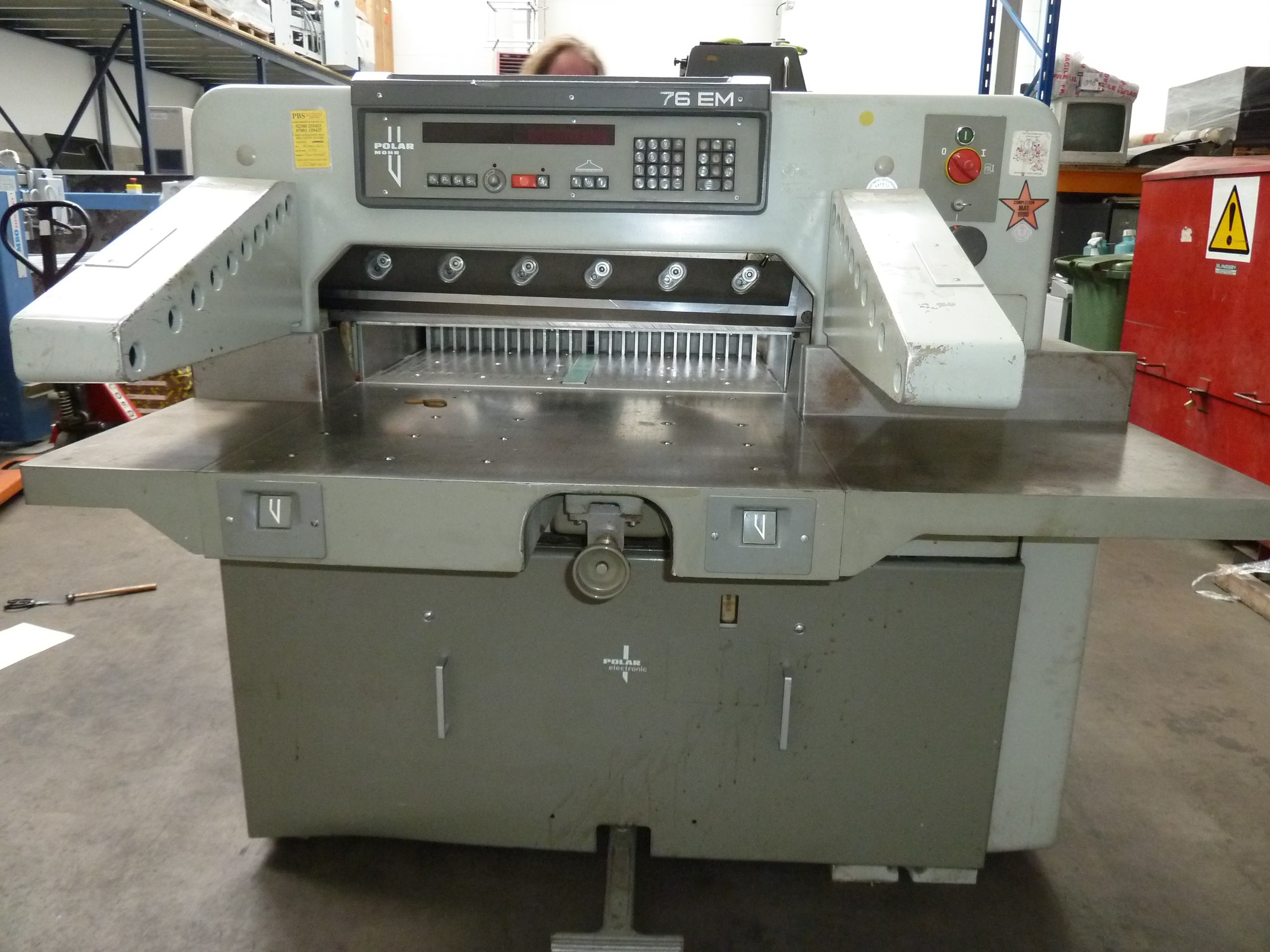 POLAR 76 EM GUILLOTINE