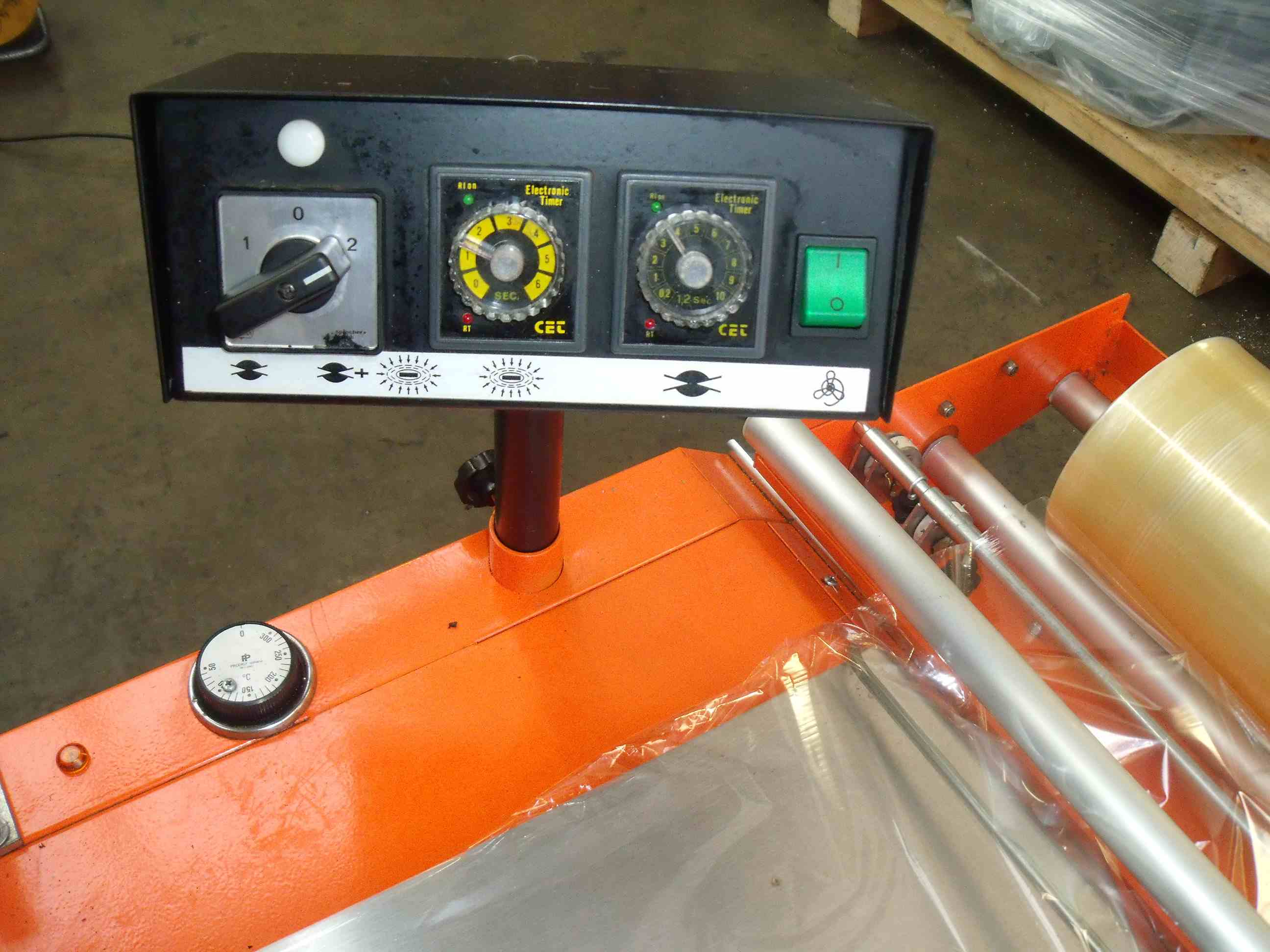 QUICK PACK SHRINK WRAPPING MACHINE