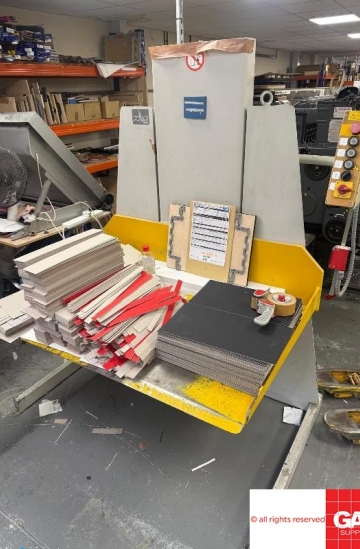 Others
 Used other machines 1998 Polar LW1000-4 - paper stack lift for sale
