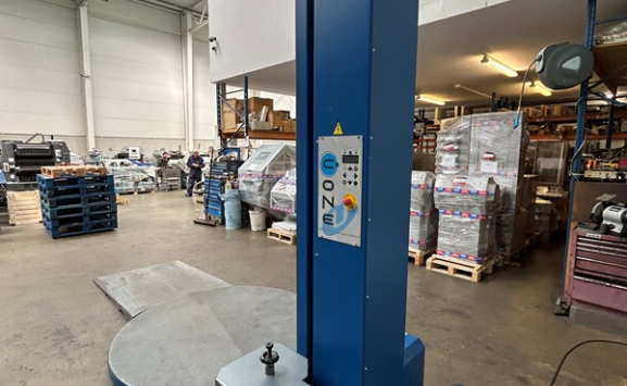 Used Other Machinery Cheap C-One Semi Automatic pallet wrapping machine ...